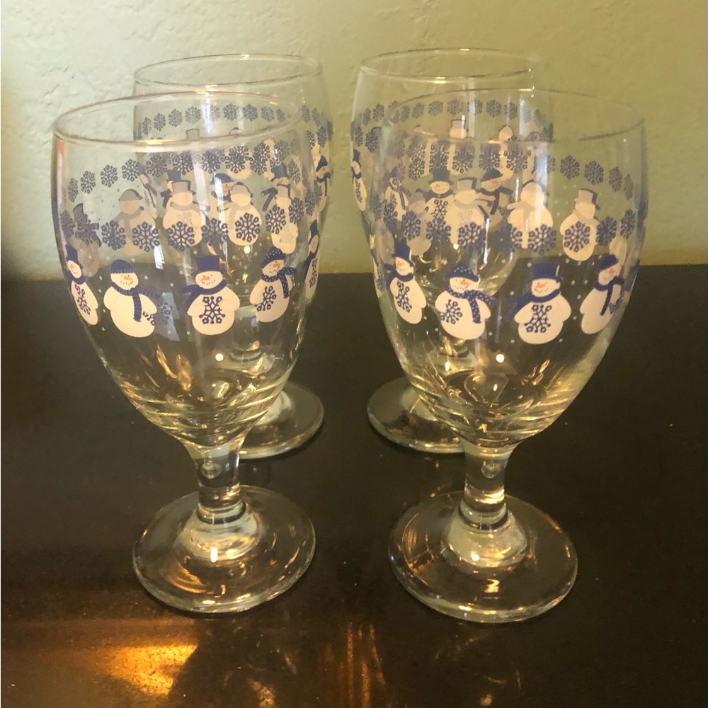 Four Goblet Water Glasses 7” With Snowmen Mint